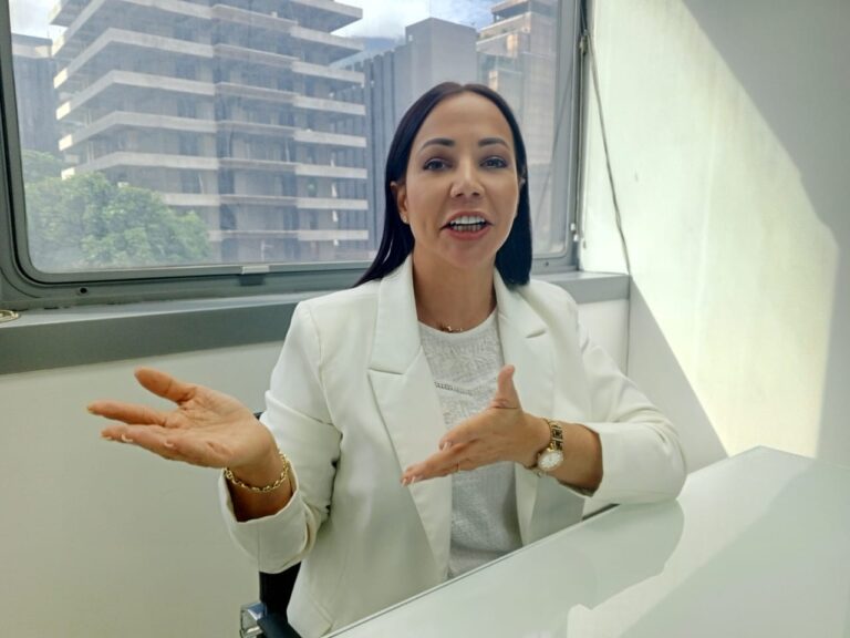 Anayantzi Acevedo afirma que el SUAF abastece de medicamentos a más del 53% de la población con patologías crónicas y delicadas